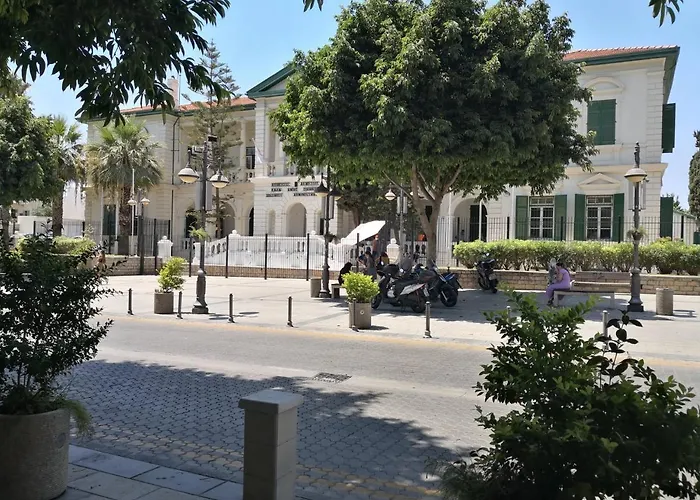 Chariandry Residence, Centre