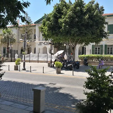 Chariandry Residence, Centre